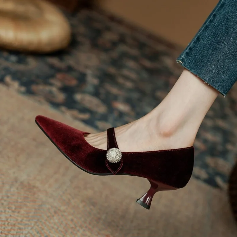Weinrote Mary-Jane-Schuhe mit  – Vintage Fashion Heels Bewertung und Preis