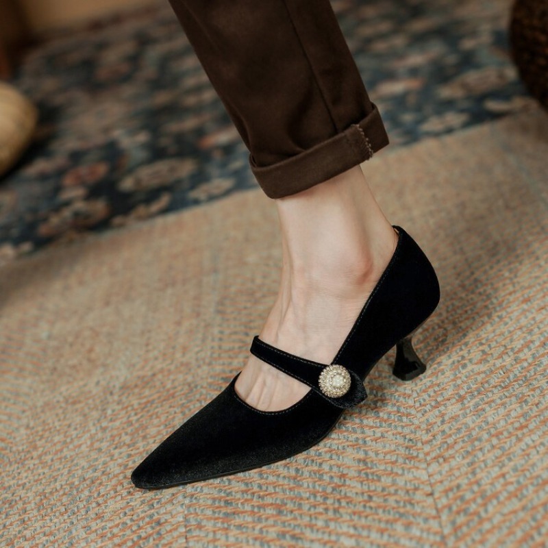 Weinrote Mary-Jane-Schuhe mit  – Vintage Fashion Heels Bewertung und Preis