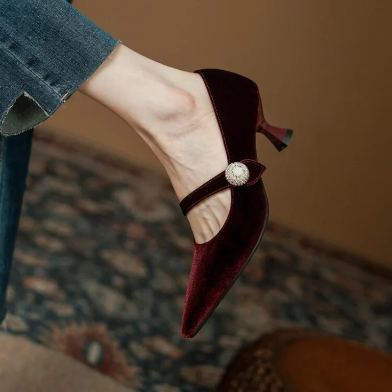 Weinrote Mary-Jane-Schuhe mit  – Vintage Fashion Heels Bewertung und Preis