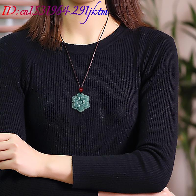Burmesische Jadeit-Blumenanhän – Vintage Fashion Accessories Bewertung und Preis