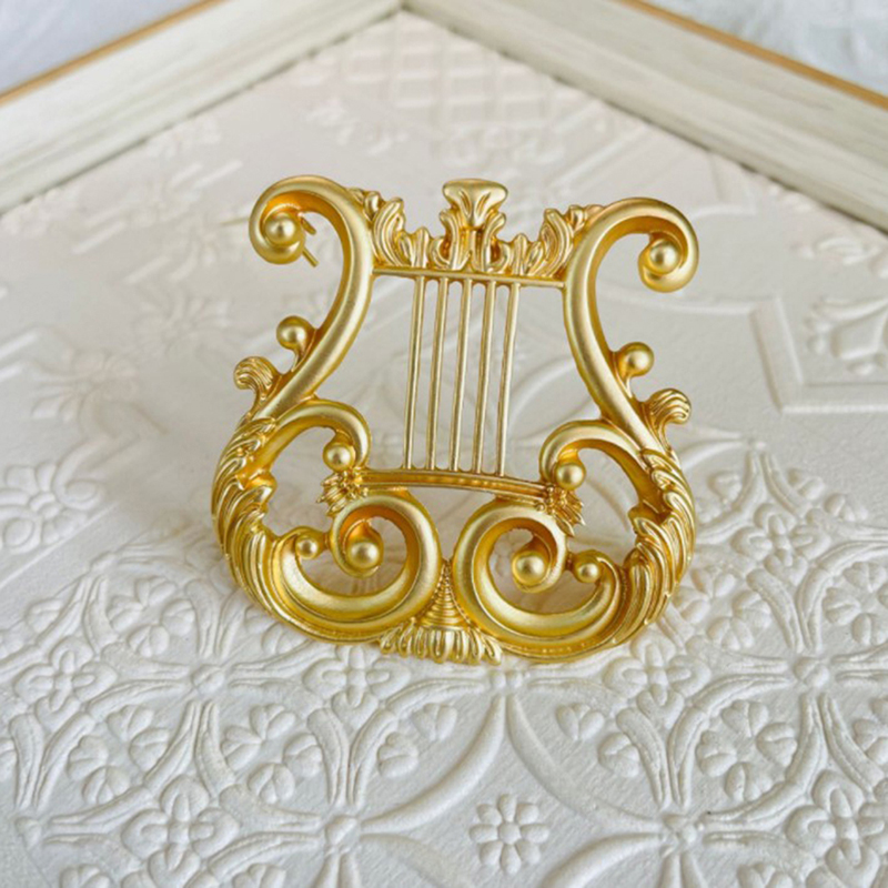 Vintage goldene Harfe Brosche  – Vintage Fashion Postcards Bewertung und Preis